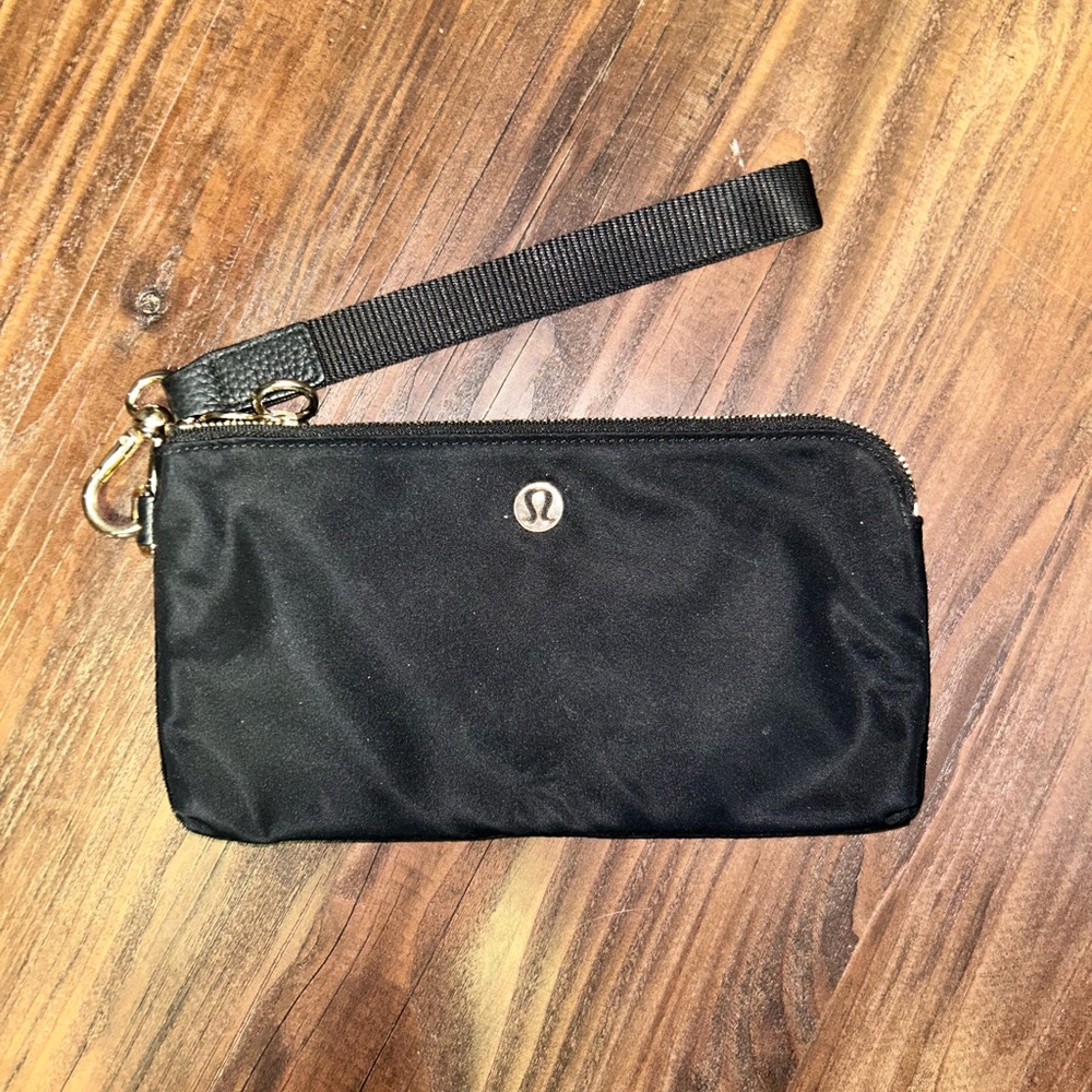 Lululemon wallet- like new!